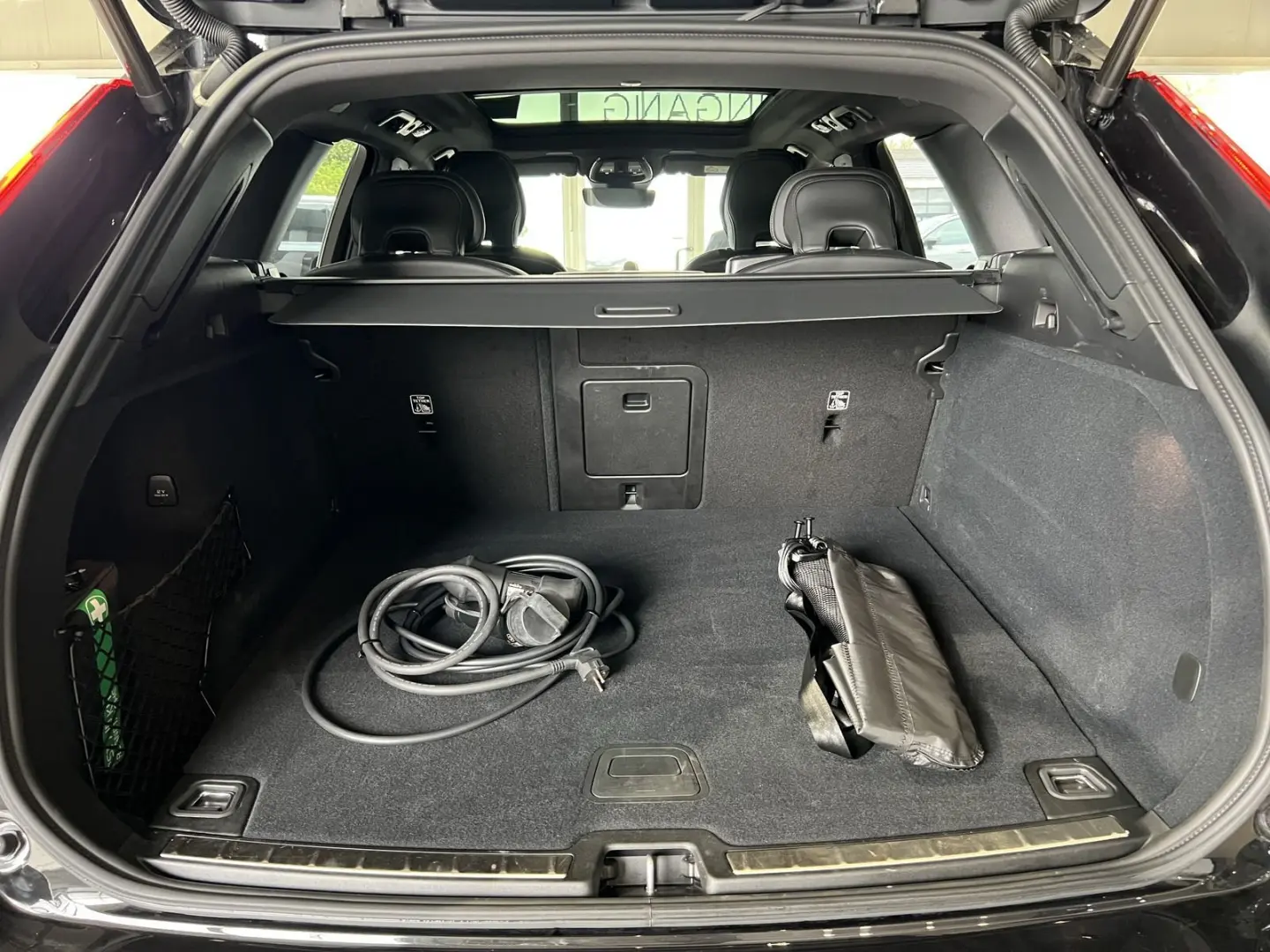 XC60 T8 Ultra Black Edition Recharge AWD Massage