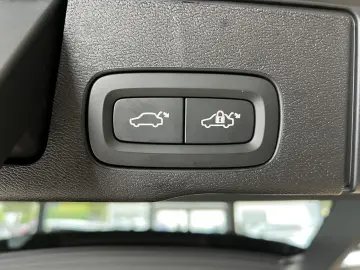 XC60 T8 Ultra Black Edition Recharge AWD Massage