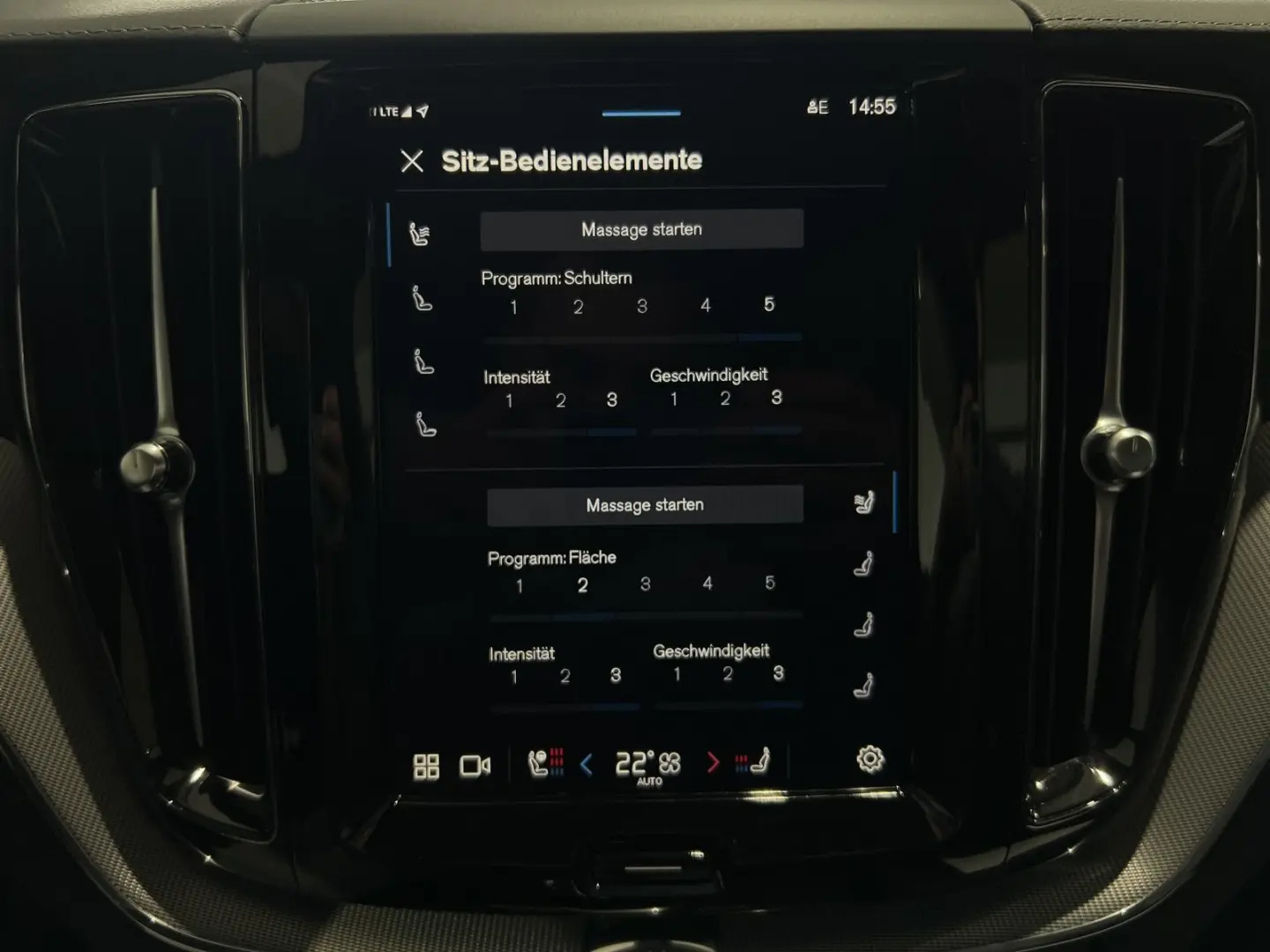 XC60 T8 Ultra Black Edition Recharge AWD Massage