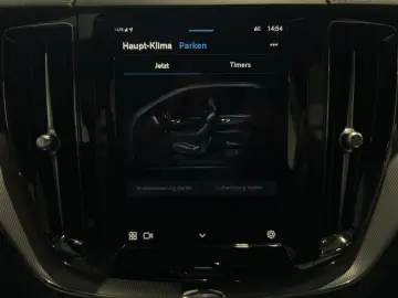 XC60 T8 Ultra Black Edition Recharge AWD Massage