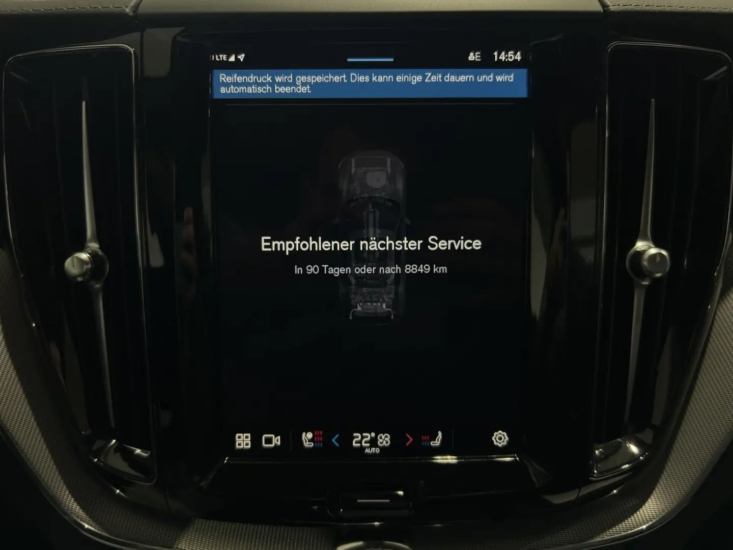 XC60 T8 Ultra Black Edition Recharge AWD Massage