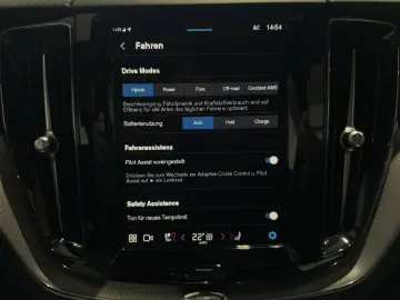 XC60 T8 Ultra Black Edition Recharge AWD Massage