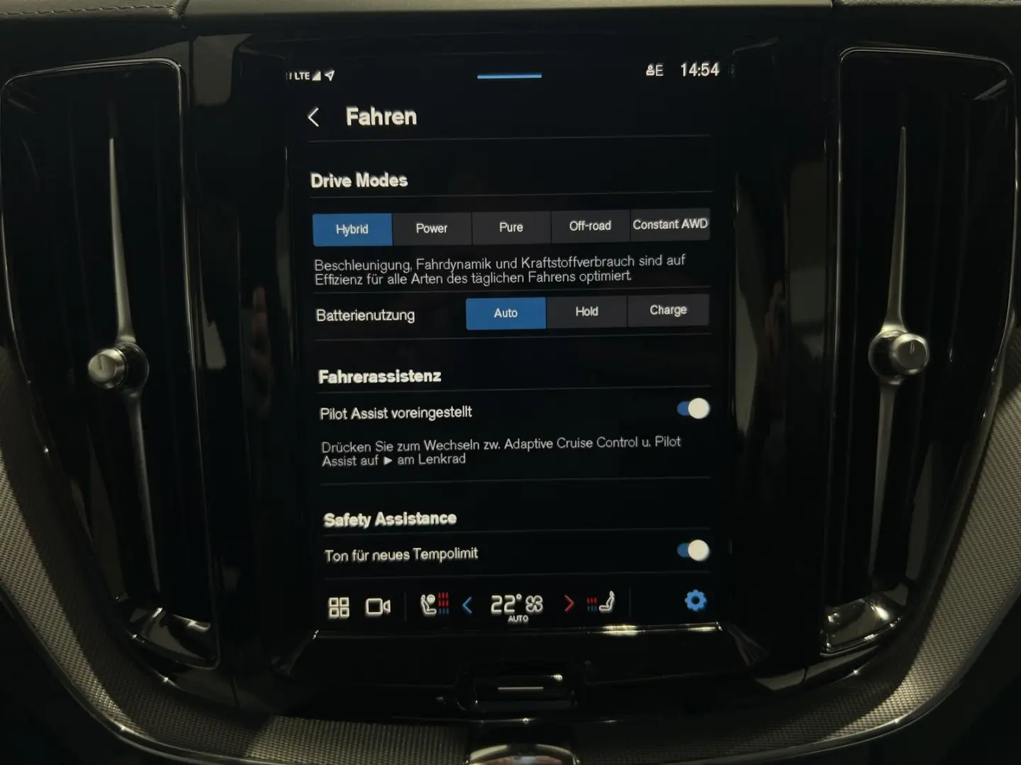 XC60 T8 Ultra Black Edition Recharge AWD Massage