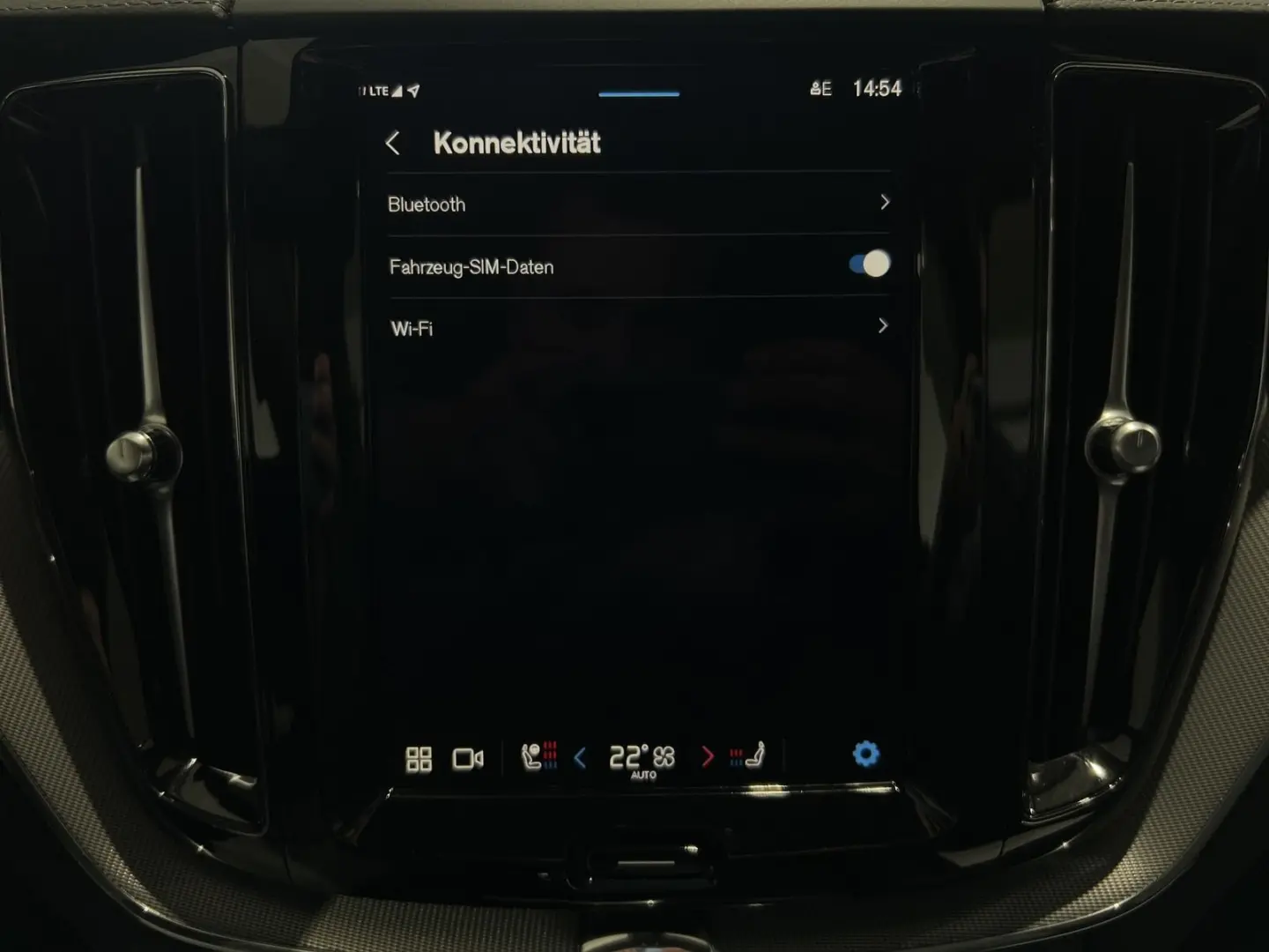 XC60 T8 Ultra Black Edition Recharge AWD Massage