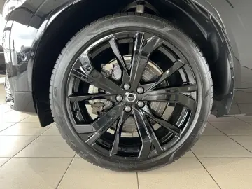 XC60 T8 Ultra Black Edition Recharge AWD Massage