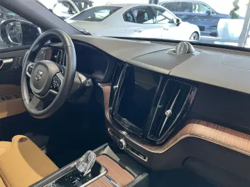 XC60 T8 Ultimate Dark Recharge AWD B&W Massage