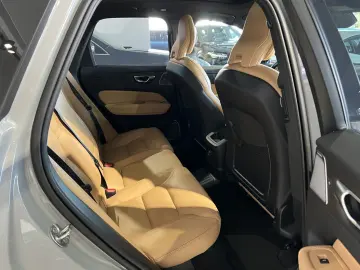 XC60 T8 Ultimate Dark Recharge AWD B&W Massage