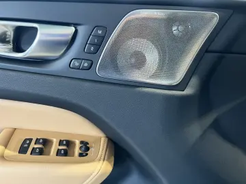 XC60 T8 Ultimate Dark Recharge AWD B&W Massage