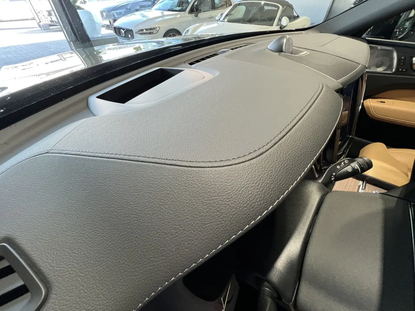 XC60 T8 Ultimate Dark Recharge AWD B&W Massage