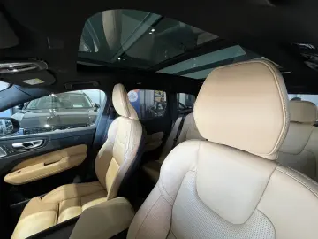 XC60 T8 Ultimate Dark Recharge AWD B&W Massage