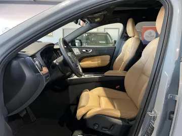 XC60 T8 Ultimate Dark Recharge AWD B&W Massage