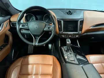 Levante S Q4 GRANSPORT SKYHO.*PANO*H&K*NERISSIMO
