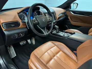 Levante S Q4 GRANSPORT SKYHO.*PANO*H&K*NERISSIMO