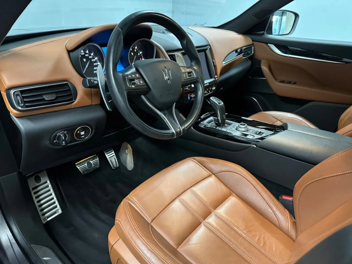 Levante S Q4 GRANSPORT SKYHO.*PANO*H&K*NERISSIMO