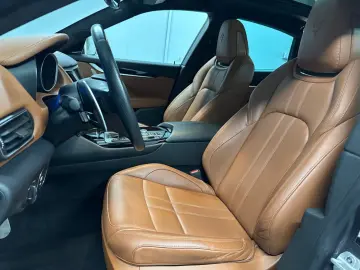 Levante S Q4 GRANSPORT SKYHO.*PANO*H&K*NERISSIMO