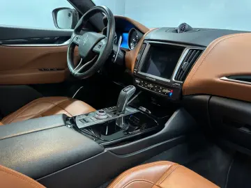 Levante S Q4 GRANSPORT SKYHO.*PANO*H&K*NERISSIMO