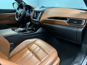 Levante S Q4 GRANSPORT SKYHO.*PANO*H&K*NERISSIMO