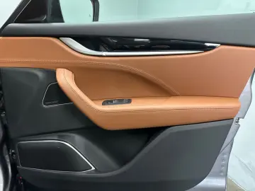 Levante S Q4 GRANSPORT SKYHO.*PANO*H&K*NERISSIMO