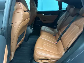 Levante S Q4 GRANSPORT SKYHO.*PANO*H&K*NERISSIMO