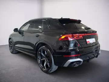 RS Q8 PERFORMANCE 305KM/H+AHK+KERAMIK+WABEN+LUFT