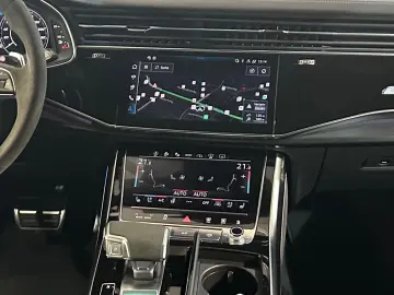 RS Q8 PERFORMANCE 305KM/H+AHK+KERAMIK+WABEN+LUFT