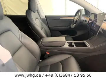 Model Y Long Range AWD Wärmepumpe Autopilot-3!