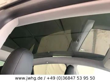 Model Y Long Range AWD Wärmepumpe Autopilot-3!