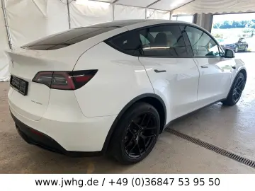 Model Y Long Range AWD Wärmepumpe Autopilot-3!