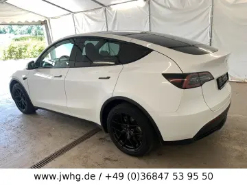 Model Y Long Range AWD Wärmepumpe Autopilot-3!
