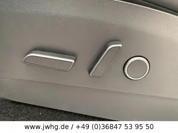 Model Y Long Range AWD Wärmepumpe Autopilot-3!