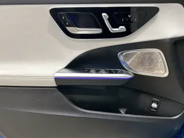 C 300 4M AMG+DIGITAL+DISTRO+Burme+Pano+HuD+360°