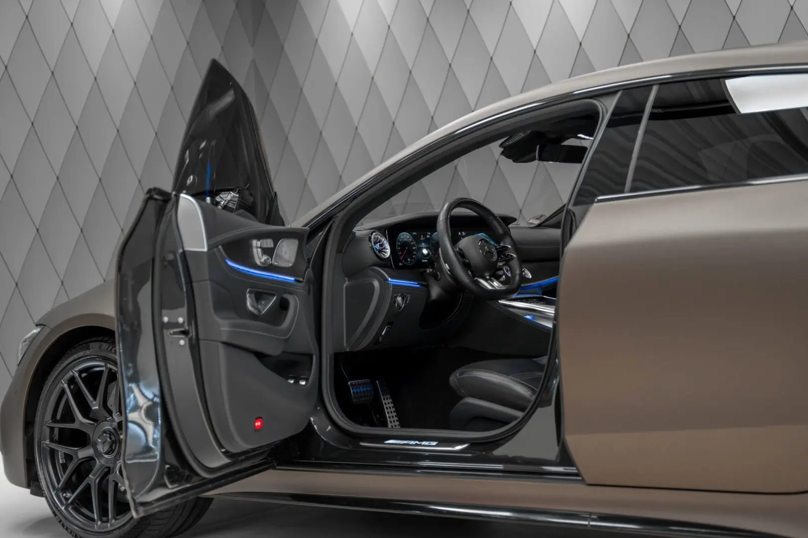 AMG GT 63 S E-PERFORMANCE BROWN CERAMIC BURMESTE