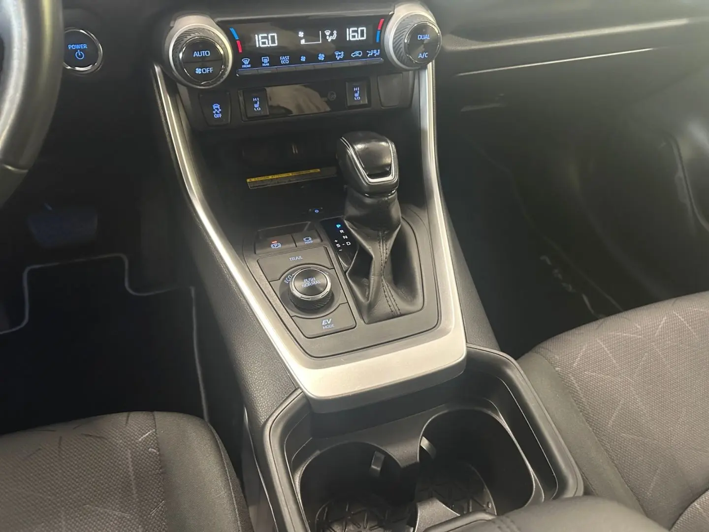 RAV 4 2.5 4x4 Hybrid Team D *LED*el Heck*Navi*CA