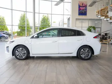 Hyundai Ioniq 1.6 Premium Plug-in Hybrid