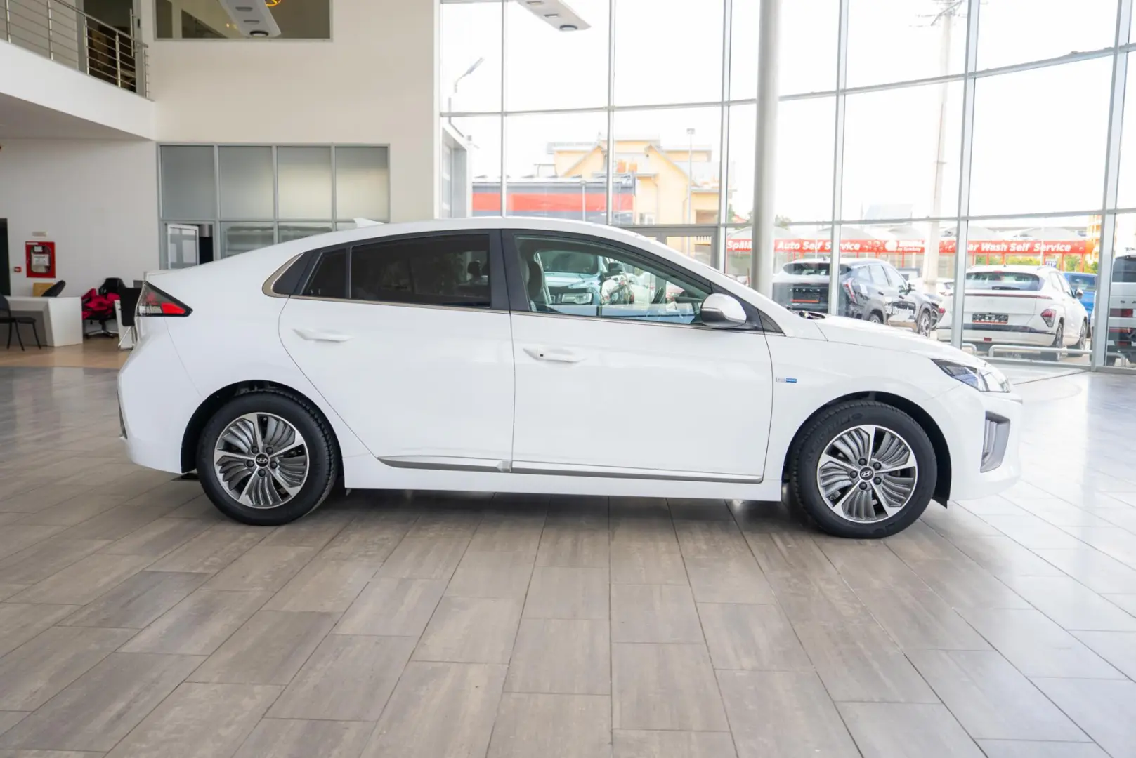 Hyundai Ioniq 1.6 Premium Plug-in Hybrid