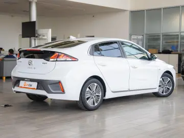 Hyundai Ioniq 1.6 Premium Plug-in Hybrid