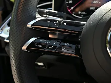E 220 d AMG Line Night LED+ MBUX Kamera 19