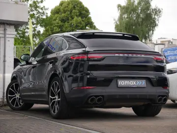 E-Hybrid Coupé  INNODRIVE-ACC-LUFTF.-PANO-BOSE