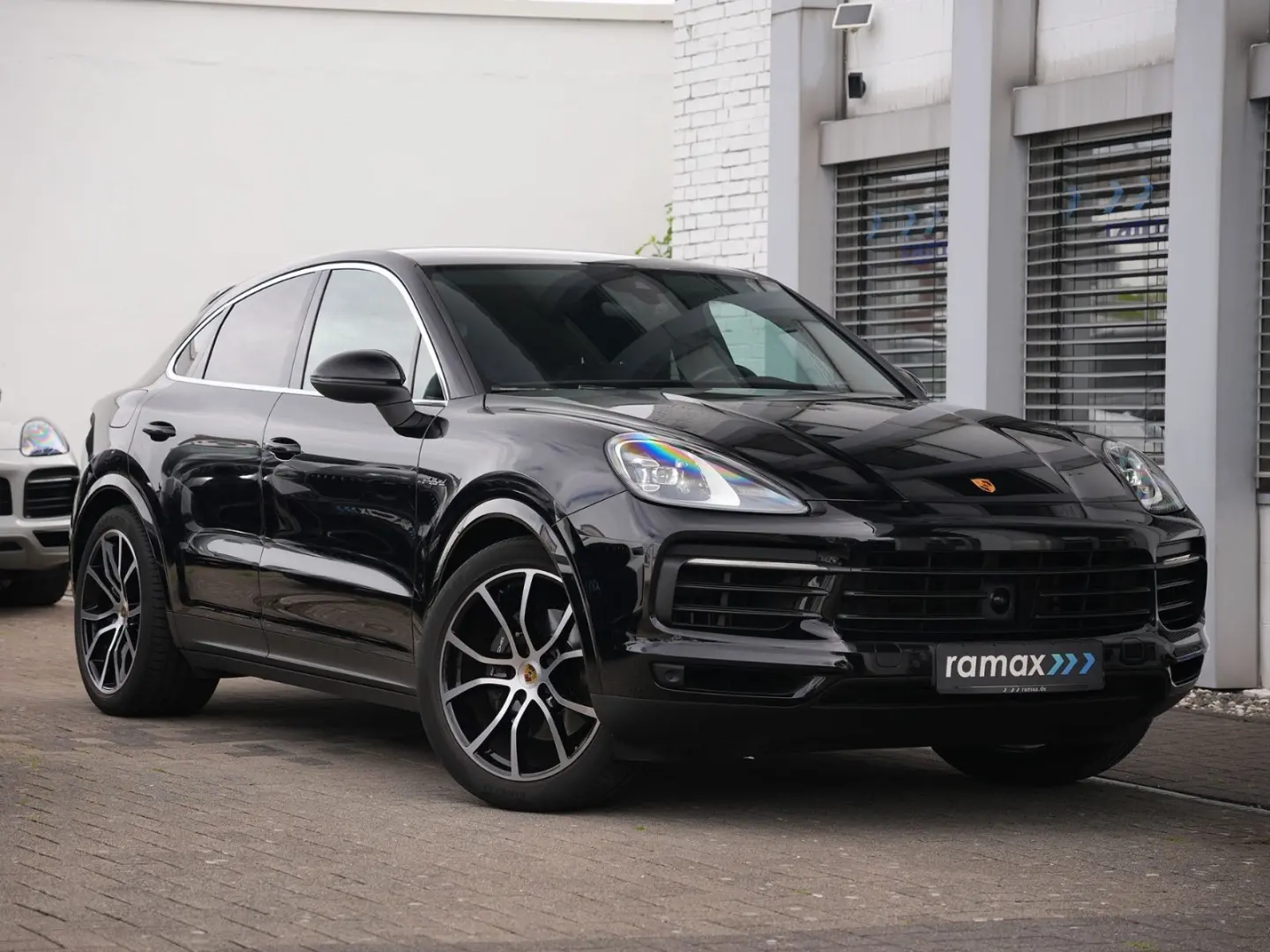 E-Hybrid Coupé  INNODRIVE-ACC-LUFTF.-PANO-BOSE