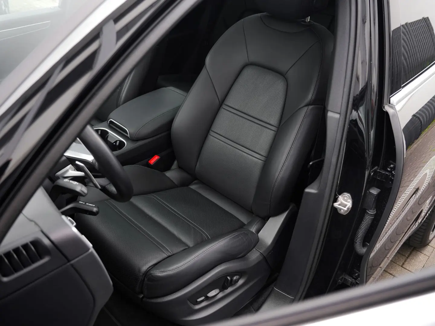 E-Hybrid Coupé  INNODRIVE-ACC-LUFTF.-PANO-BOSE