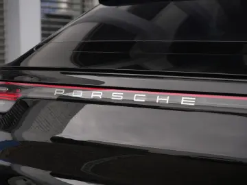 E-Hybrid Coupé  INNODRIVE-ACC-LUFTF.-PANO-BOSE