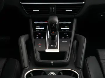 E-Hybrid Coupé  INNODRIVE-ACC-LUFTF.-PANO-BOSE