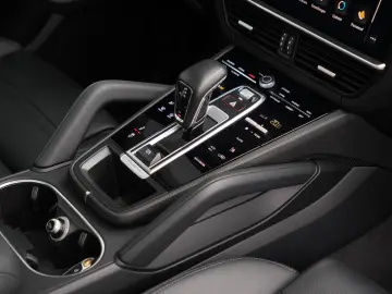 E-Hybrid Coupé  INNODRIVE-ACC-LUFTF.-PANO-BOSE