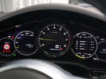 E-Hybrid Coupé  INNODRIVE-ACC-LUFTF.-PANO-BOSE