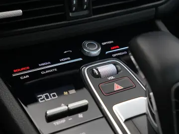 E-Hybrid Coupé  INNODRIVE-ACC-LUFTF.-PANO-BOSE