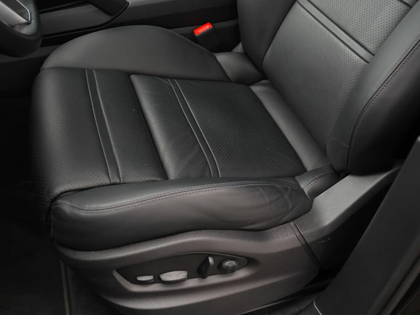 E-Hybrid Coupé  INNODRIVE-ACC-LUFTF.-PANO-BOSE