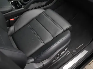 E-Hybrid Coupé  INNODRIVE-ACC-LUFTF.-PANO-BOSE