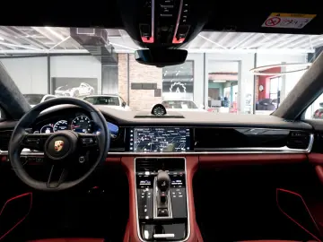 Panamera GTS|CHRONO-PAKET|SPORT-DESIGN|HEAD-UP