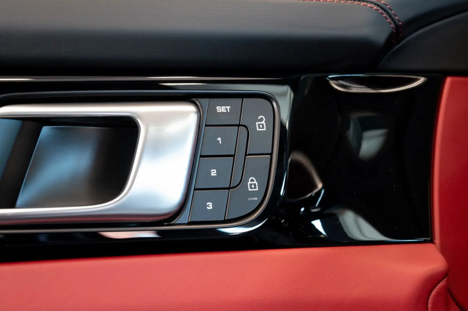 Panamera GTS|CHRONO-PAKET|SPORT-DESIGN|HEAD-UP