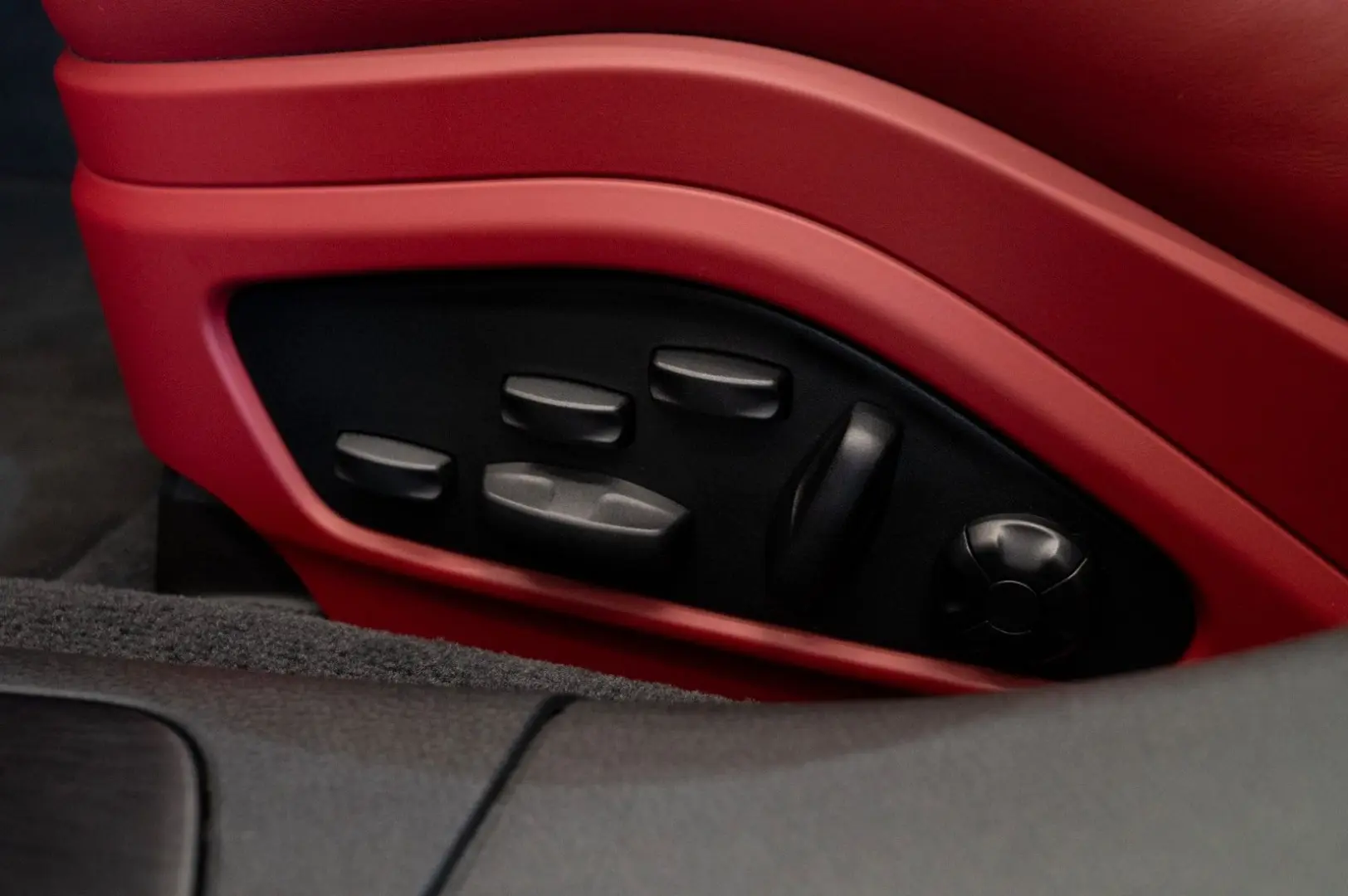 Panamera GTS|CHRONO-PAKET|SPORT-DESIGN|HEAD-UP